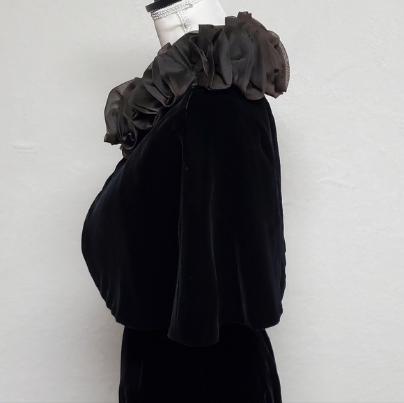 1940s ILGWU Vintage Black Velvet Sheath Dress Ruffle Tulle Collar Mini Cape Set - Picture 12 of 16
